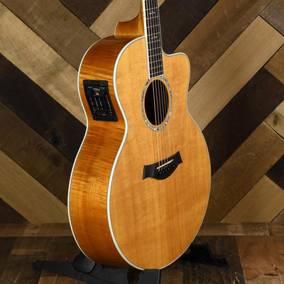 Taylor 615CE With OHSC - Used