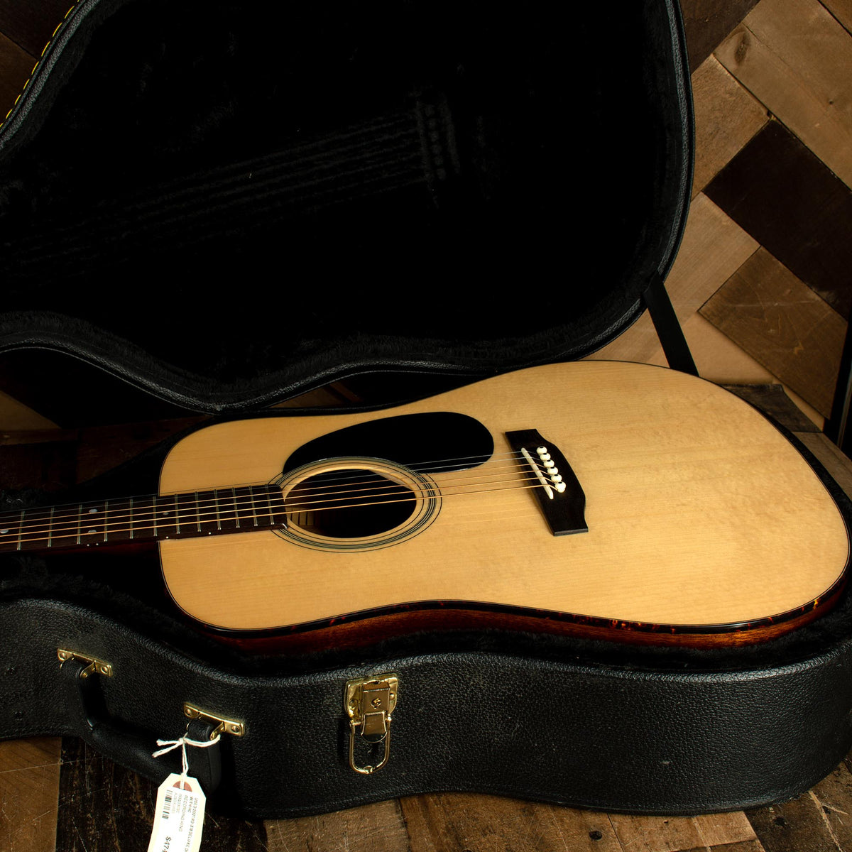 Recording King 2021 RD-318 Deluxe Dreadnought With HC - Used