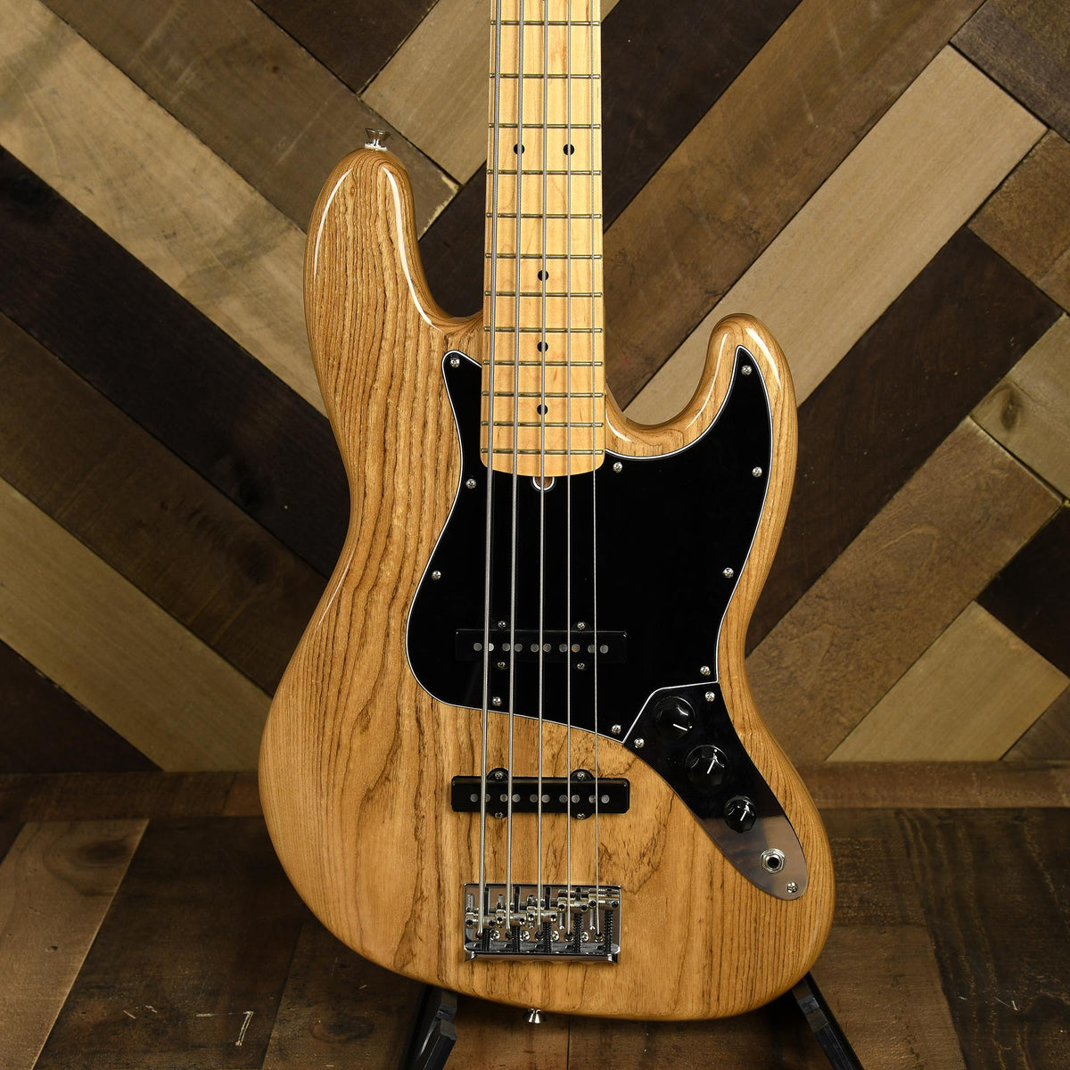 Fender American Pro Jazz Bass V, Maple Fingerboard, Natural - Used
