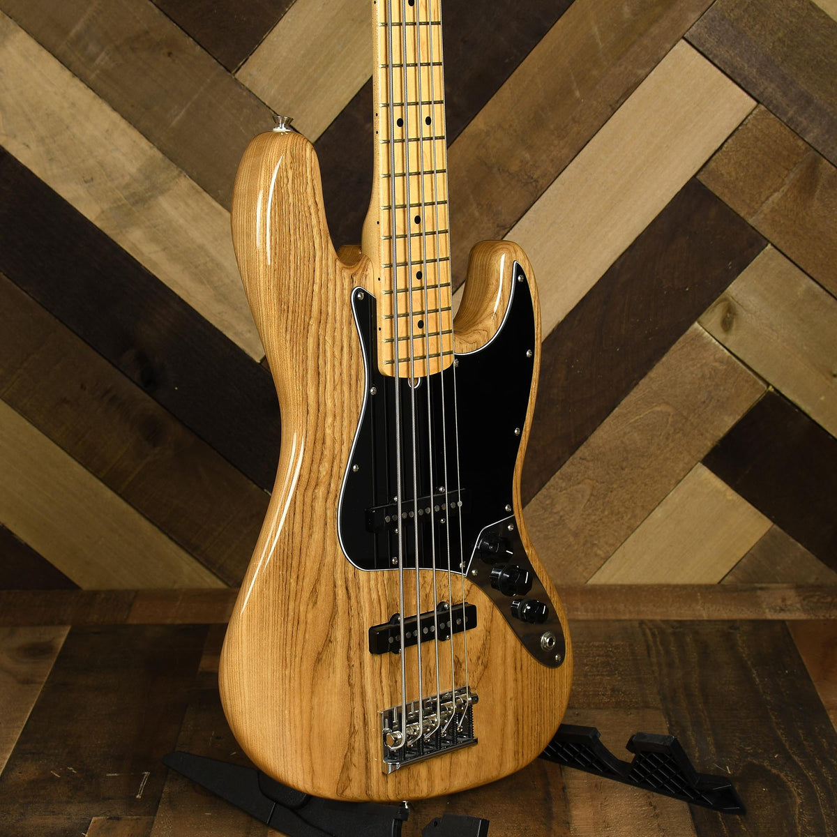 Fender American Pro Jazz Bass V, Maple Fingerboard, Natural - Used