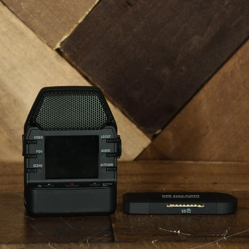 Zoom Q2N Handy Video Recorder With USB Reader & Two 32GB Sandisk SD Cards - Used