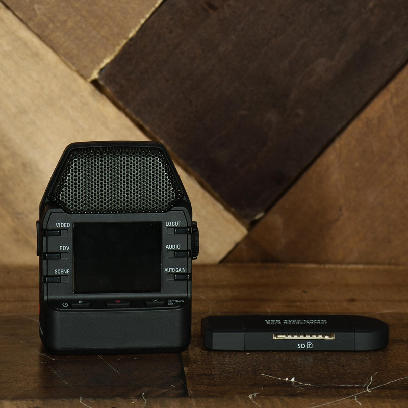 Zoom Q2N Handy Video Recorder With USB Reader & Two 32GB Sandisk SD Cards - Used