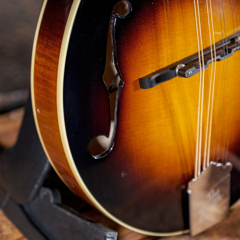 The Loar LM 520VS 3 Tone Sunburst With Hard Case - Used