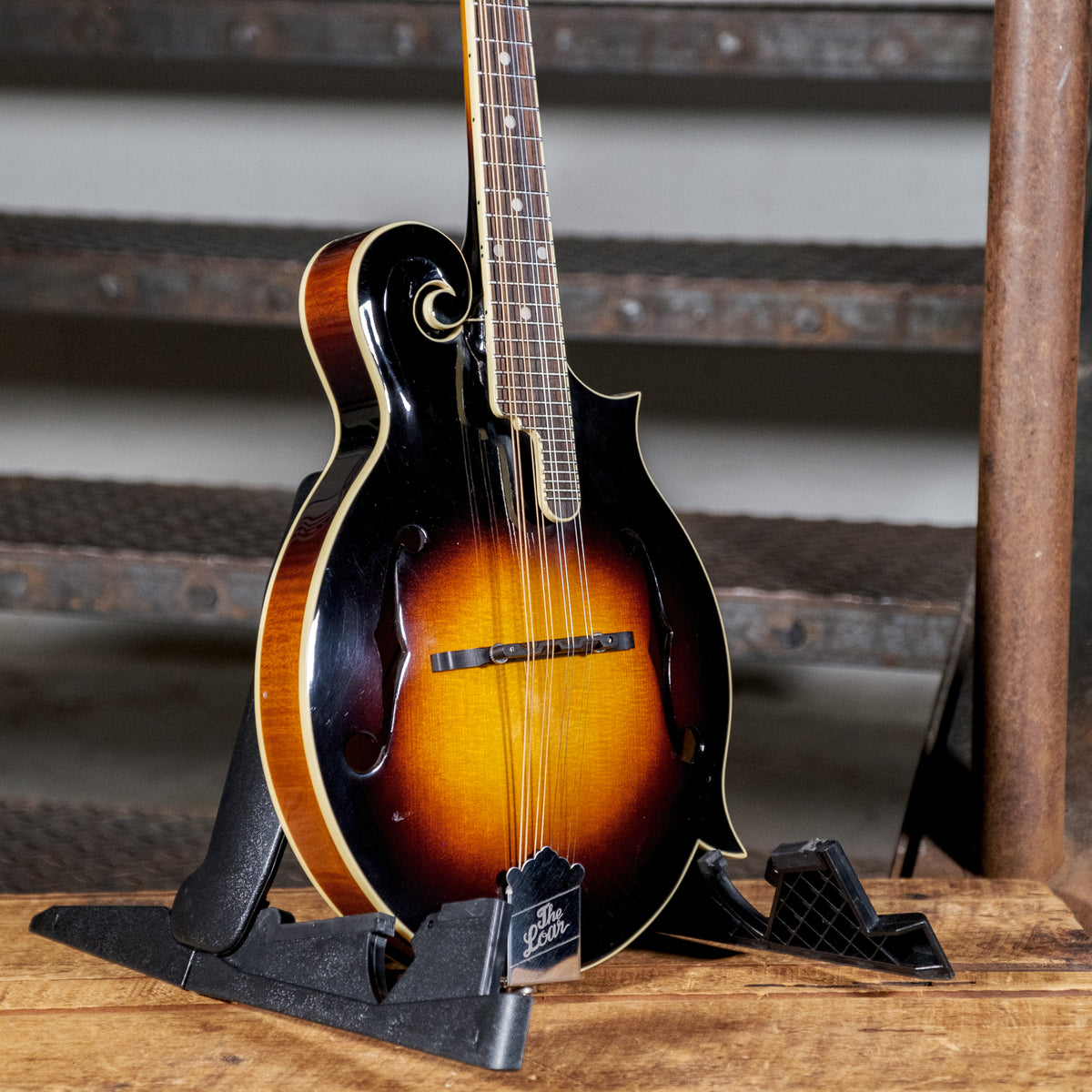 The Loar LM 520VS 3 Tone Sunburst With Hard Case - Used