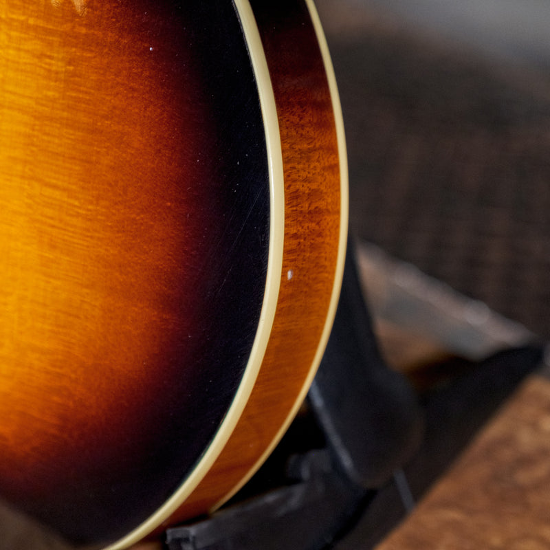 The Loar LM 520VS 3 Tone Sunburst With Hard Case - Used