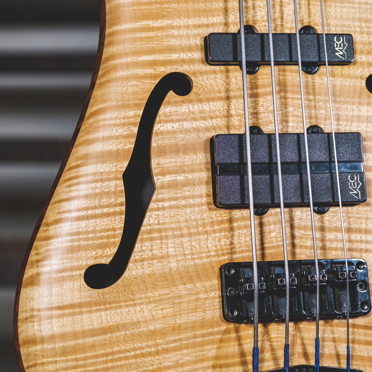Warwick 2008 Infinity F-Hole Fretless Flamed Maple With Gig Bag - Used