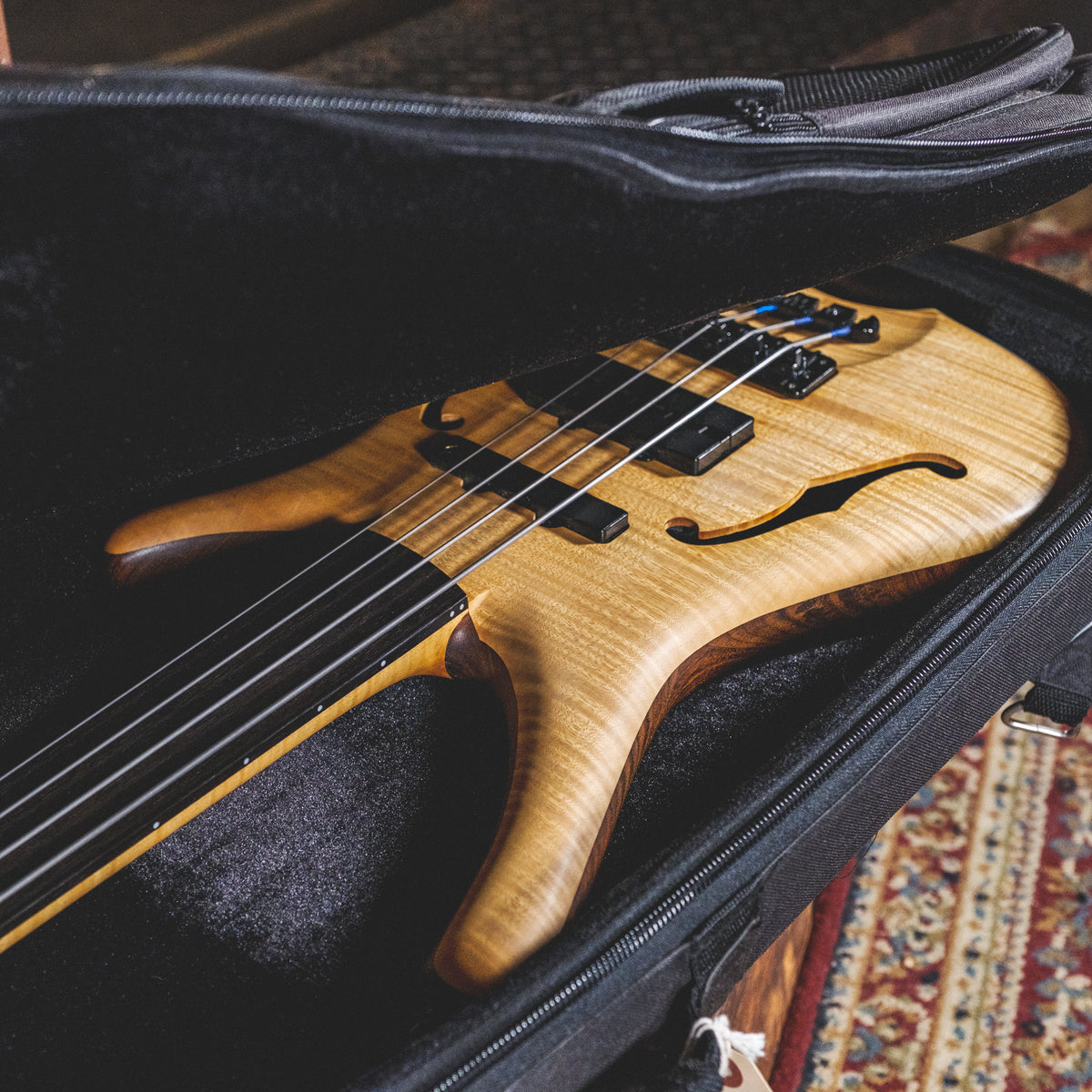 Warwick 2008 Infinity F-Hole Fretless Flamed Maple With Gig Bag - Used