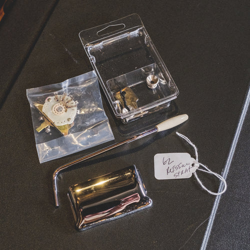 Fender 2012 American Vintage '62 Stratocaster, Olympic White With HSC - Used