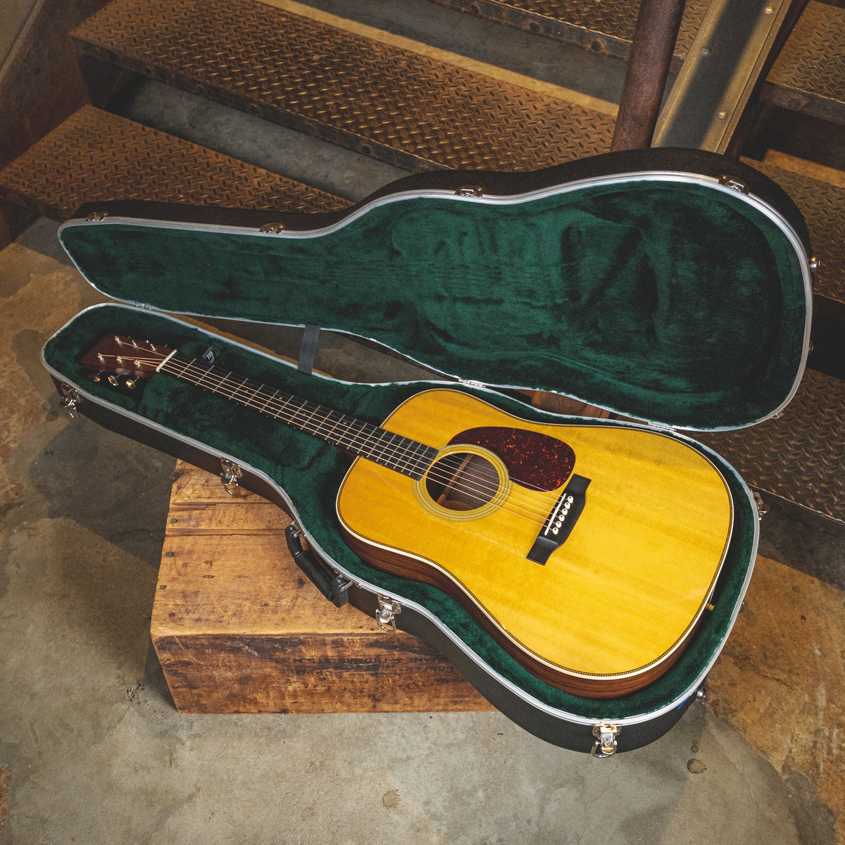Martin 2017 HD28 Natural With OHSC - Used