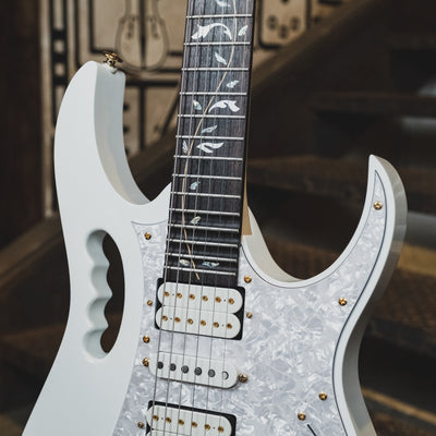 Ibanez 2013 Steve Vai Signature JEM7V-WH White With OHSC - Used