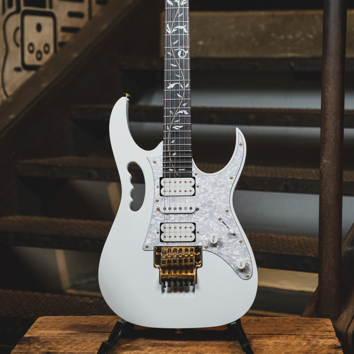 Ibanez 2013 Steve Vai Signature JEM7V-WH White With OHSC - Used