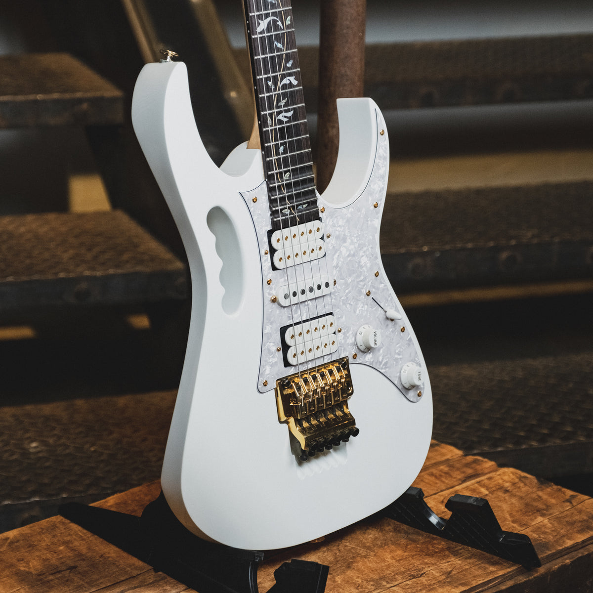 Ibanez 2013 Steve Vai Signature JEM7V-WH White With OHSC - Used