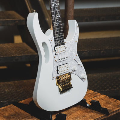 Ibanez 2013 Steve Vai Signature JEM7V-WH White With OHSC - Used