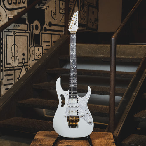 Ibanez 2013 Steve Vai Signature JEM7V-WH White With OHSC - Used