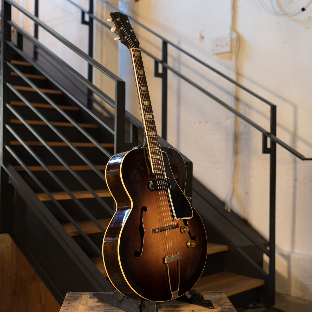 Gibson 1950 ES-150 Electric Guitar, Sunburst With OHSC - Used