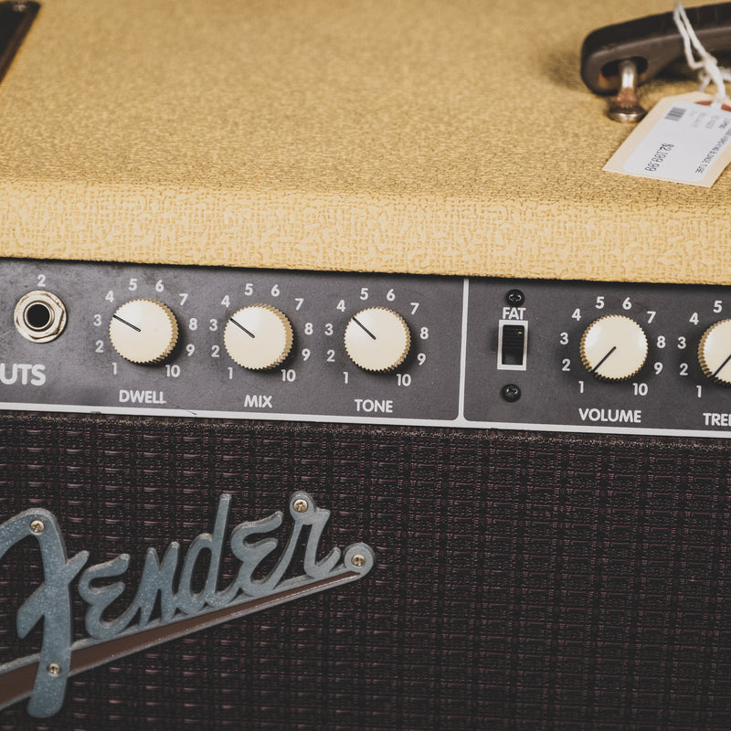 Fender 2000 Vibro King Blonde Tube Combo Guitar Amplifier - Used