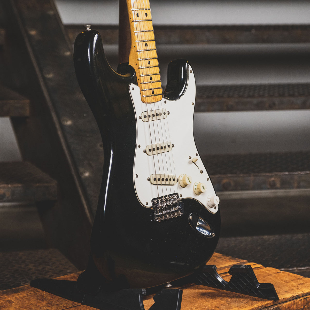 Fender 1974 Stratocaster Electric Guitar, Black With OHSC - Used