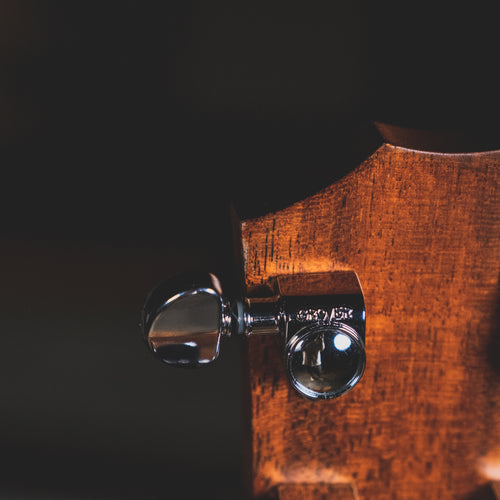 Taylor 1999 310-CE Acoustic Guitar, Natural With OHSC - Used