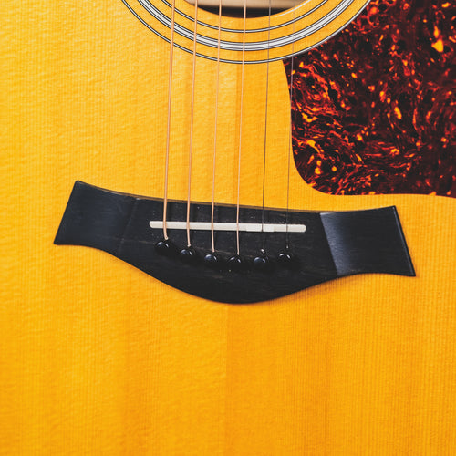 Taylor 1999 310-CE Acoustic Guitar, Natural With OHSC - Used