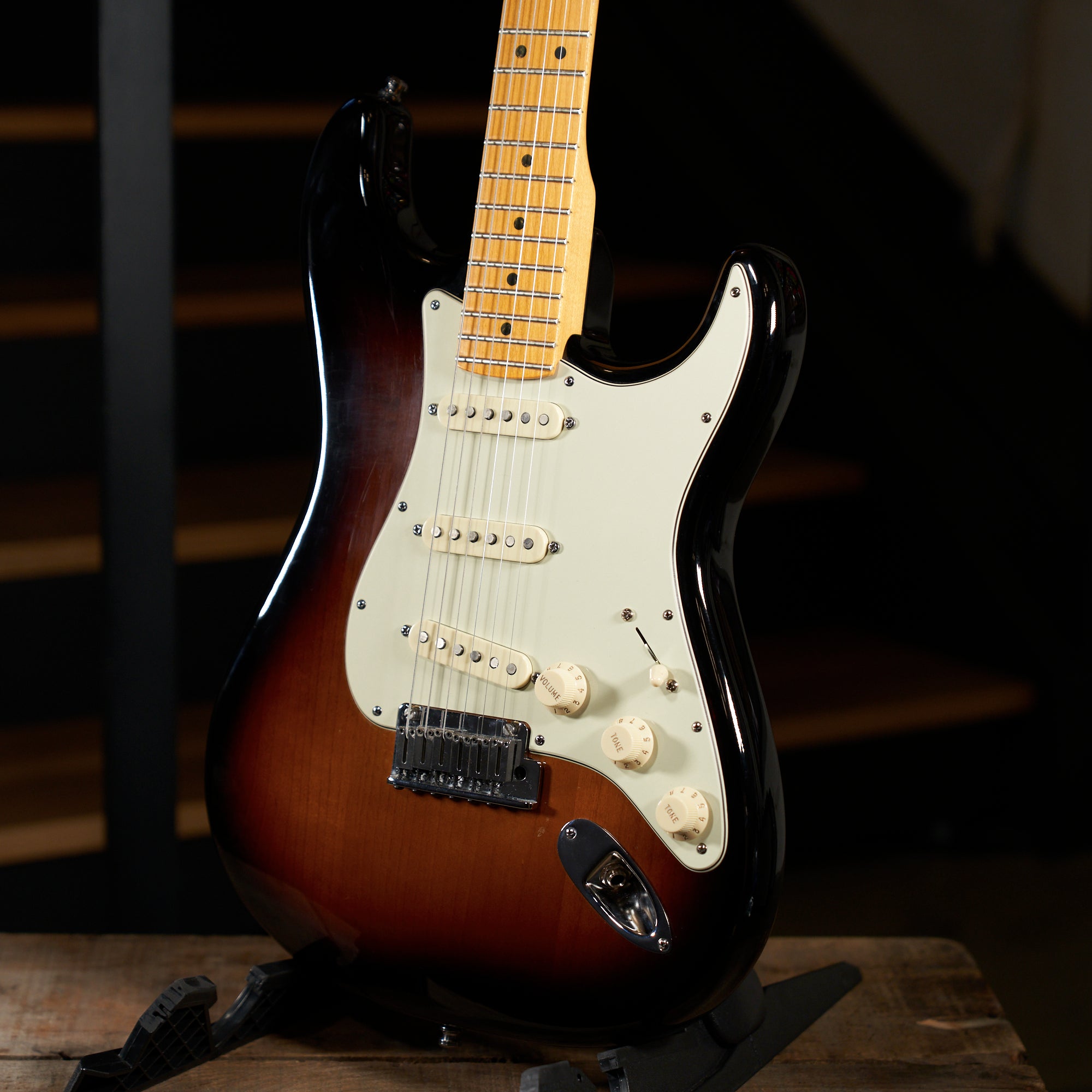 Fender 2011 American Deluxe Stratocaster Electric Guitar 2 Tone