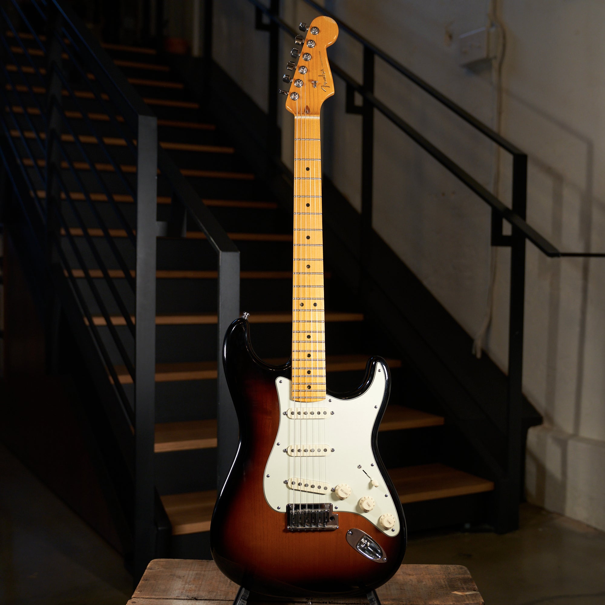 Fender 2011 American Deluxe Stratocaster Electric Guitar 2 Tone