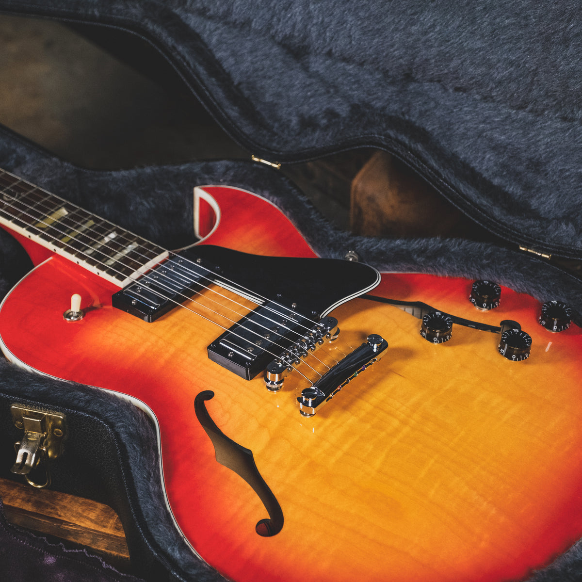 2007 Gibson ES-137 Classic, Cherry Burst, OHSC - Used Electric Guitar