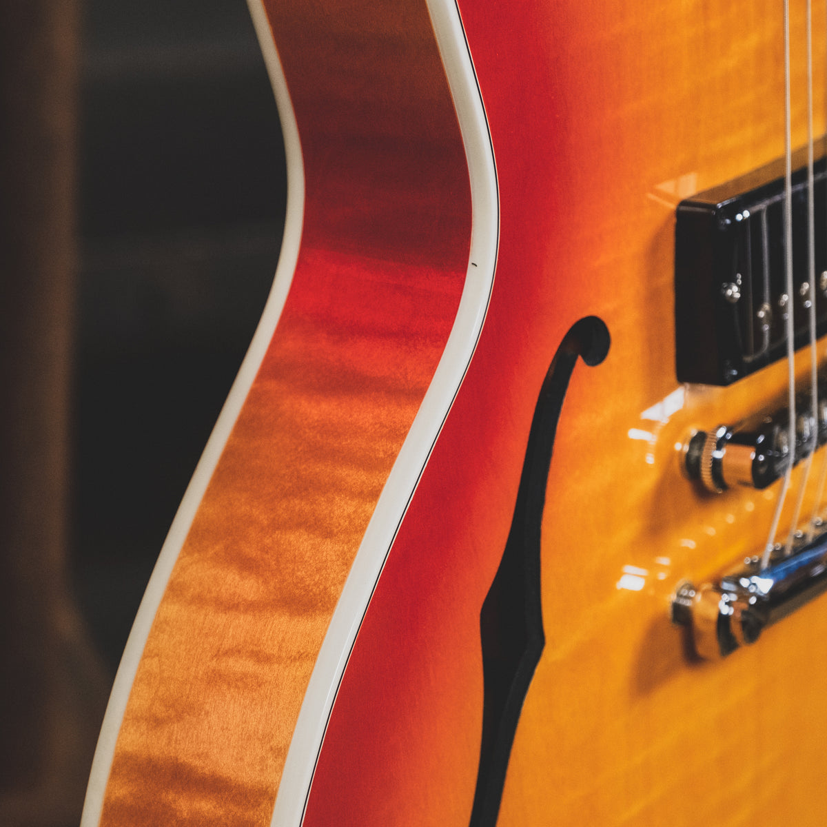 2007 Gibson ES-137 Classic, Cherry Burst, OHSC - Used Electric Guitar