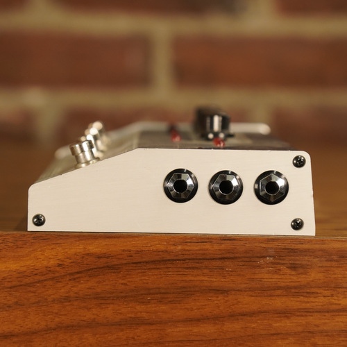 tech 21 vt bass deluxe pedal Tech21 VT Bass Deluxe Effect Pedal With Box