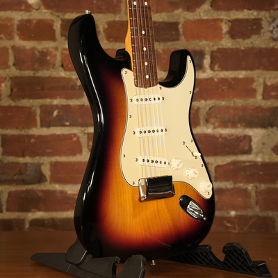 2005 Fender AVRI '62 Stratocaster 3-Tone Sunburst with Bag - Used