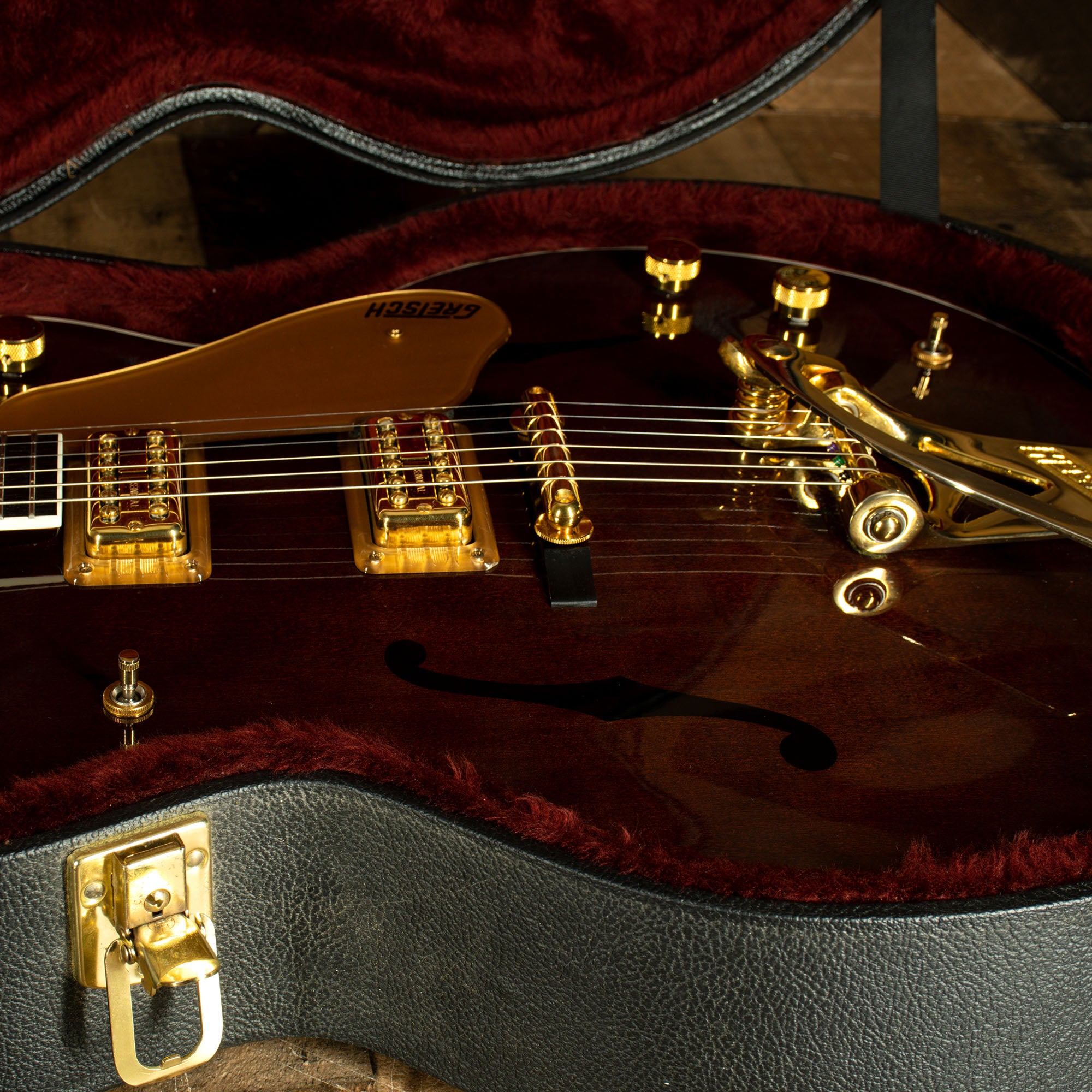 2004 Gretsch G6122 1962 Country Classic Electric Guitar, Walnut
