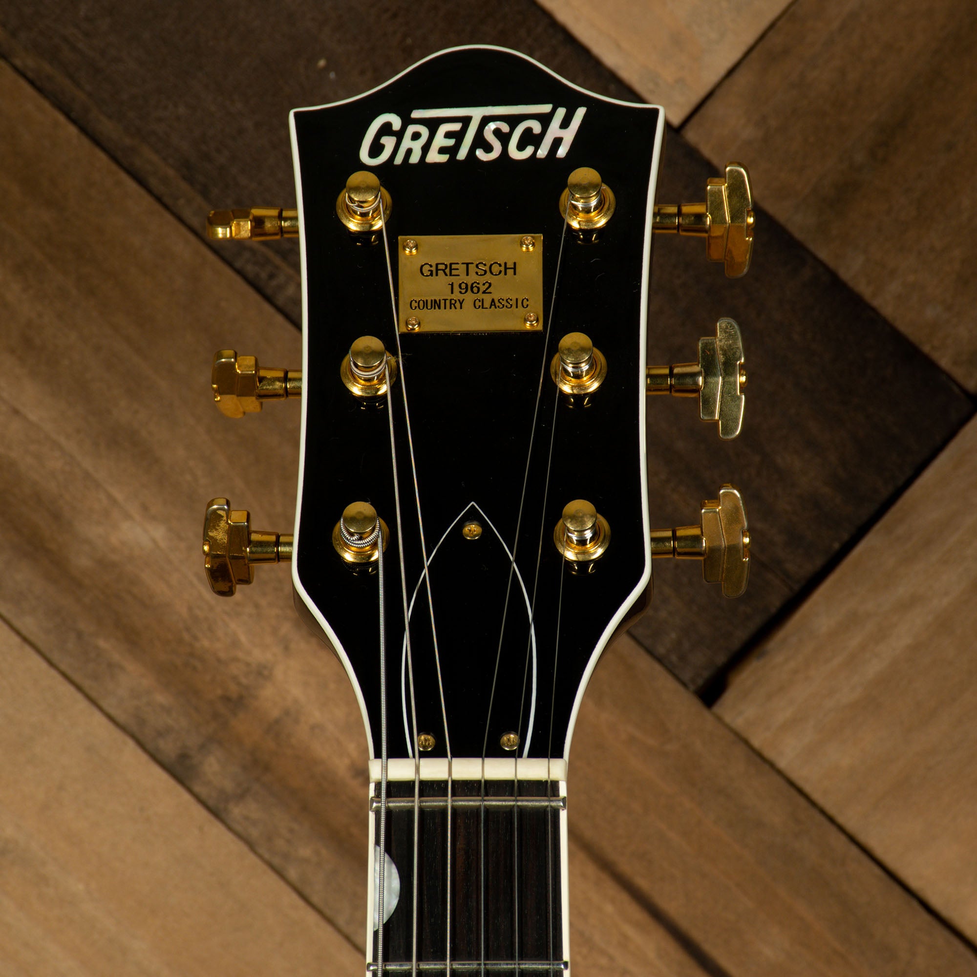 2004 Gretsch G6122 1962 Country Classic Electric Guitar, Walnut
