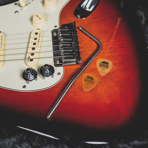 2015 Fender American Elite Stratocaster Sunburst w/OHSC - Used