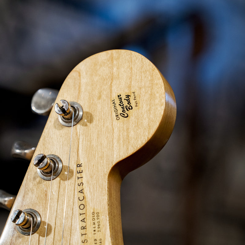 Fender Vintage 1963 Stratocaster, 3 Color Sunburst with OHSC