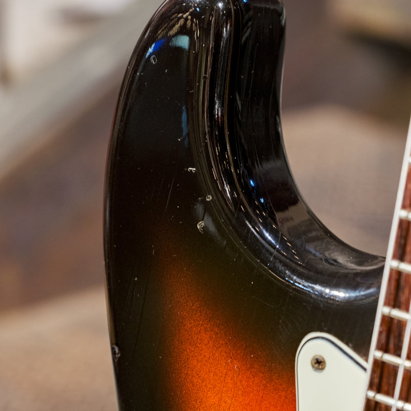 Fender Vintage 1963 Stratocaster, 3 Color Sunburst with OHSC