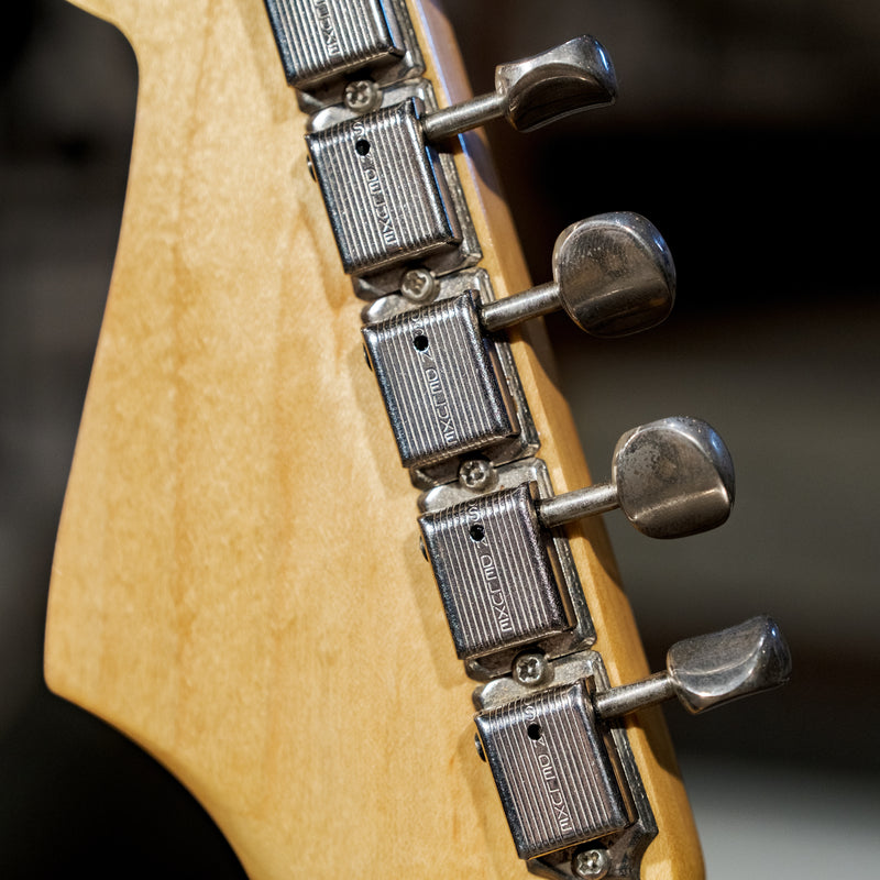Fender Vintage 1963 Stratocaster, 3 Color Sunburst with OHSC