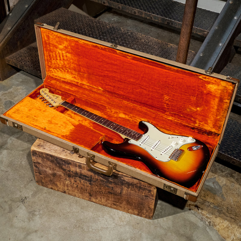 Fender Vintage 1963 Stratocaster, 3 Color Sunburst with OHSC