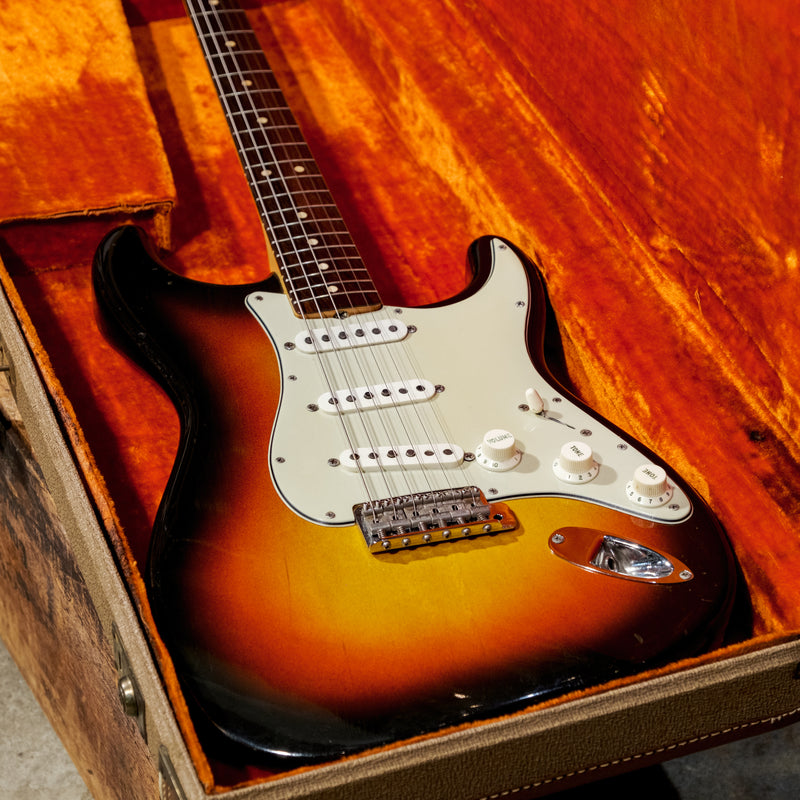 Fender Vintage 1963 Stratocaster, 3 Color Sunburst with OHSC