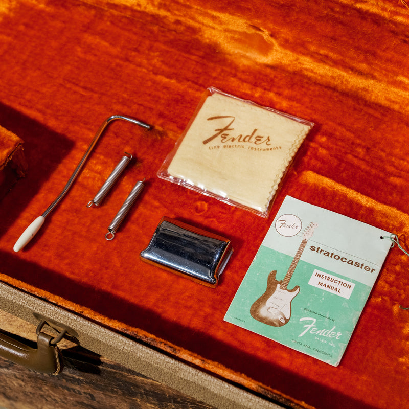 Fender Vintage 1963 Stratocaster, 3 Color Sunburst with OHSC