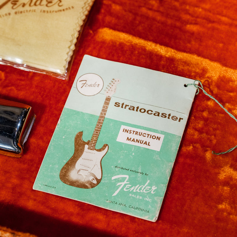 Fender Vintage 1963 Stratocaster, 3 Color Sunburst with OHSC