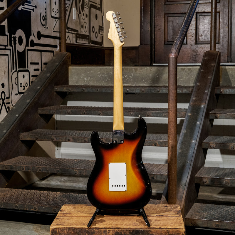 Fender Vintage 1963 Stratocaster, 3 Color Sunburst with OHSC