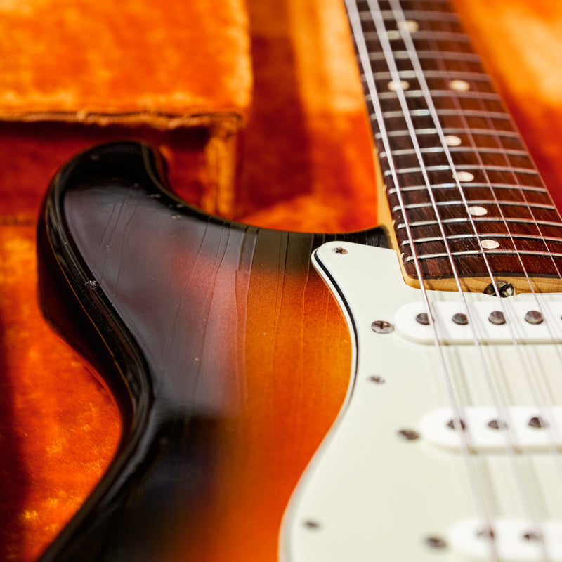 Fender Vintage 1963 Stratocaster, 3 Color Sunburst with OHSC