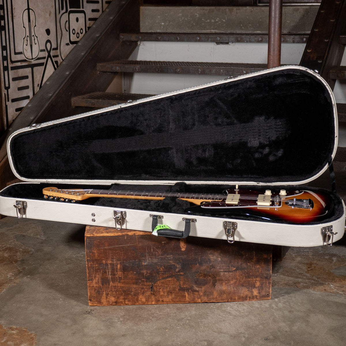 Fender Classic Player Jazzmaster 3 Tone Sunburst With Reverend HSC - Used