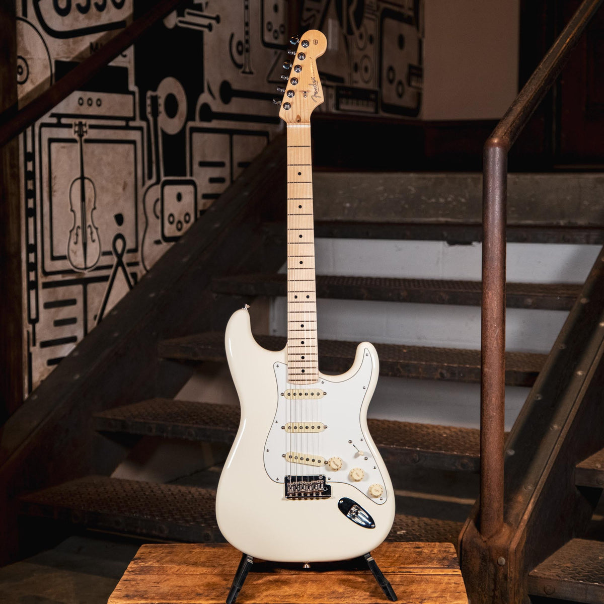 Fender 2019 American Professional Stratocaster Olympia White - Used