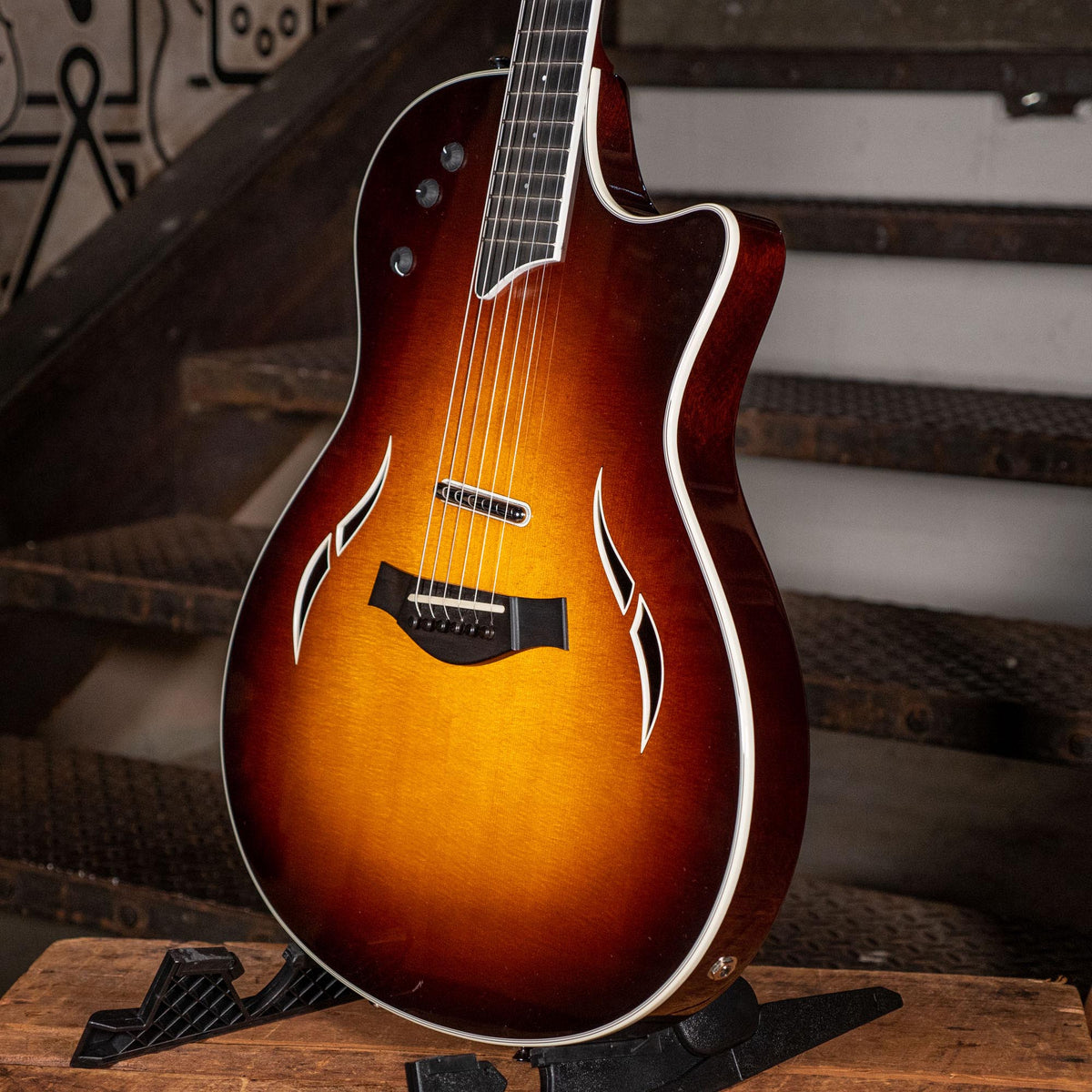 Taylor 2005 T5S Tobacco Sunburst With OHSC - Used