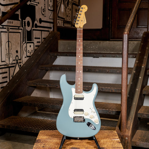 Fender 2017 Am Pro Stratocaster HH Shawbucker Sonic Grey
