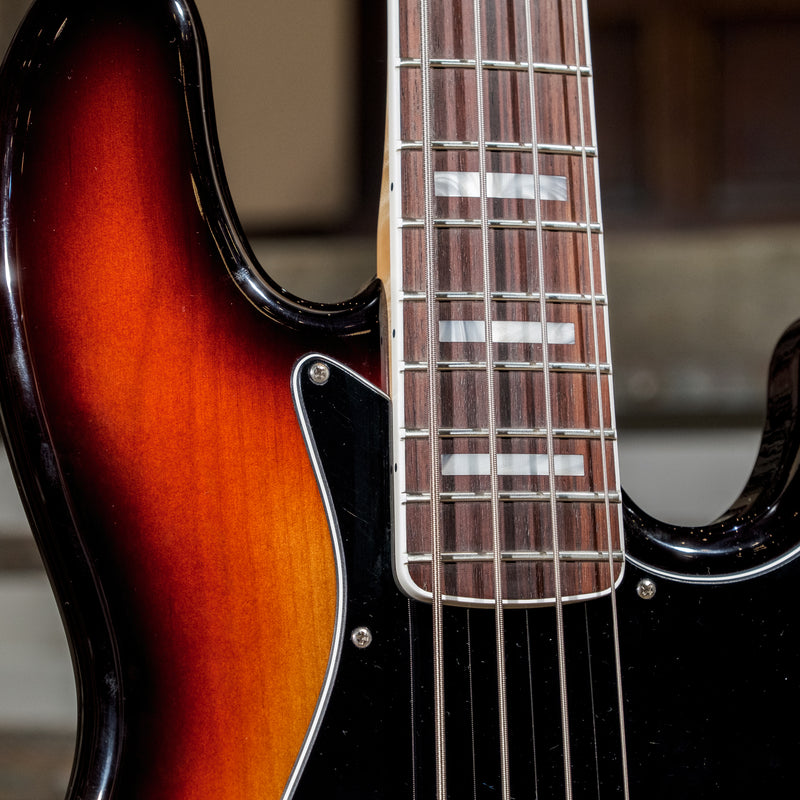 Fender 2015 Classic 70s Jazz Bass 3-Tone Sunburst With Gig Bag - Used