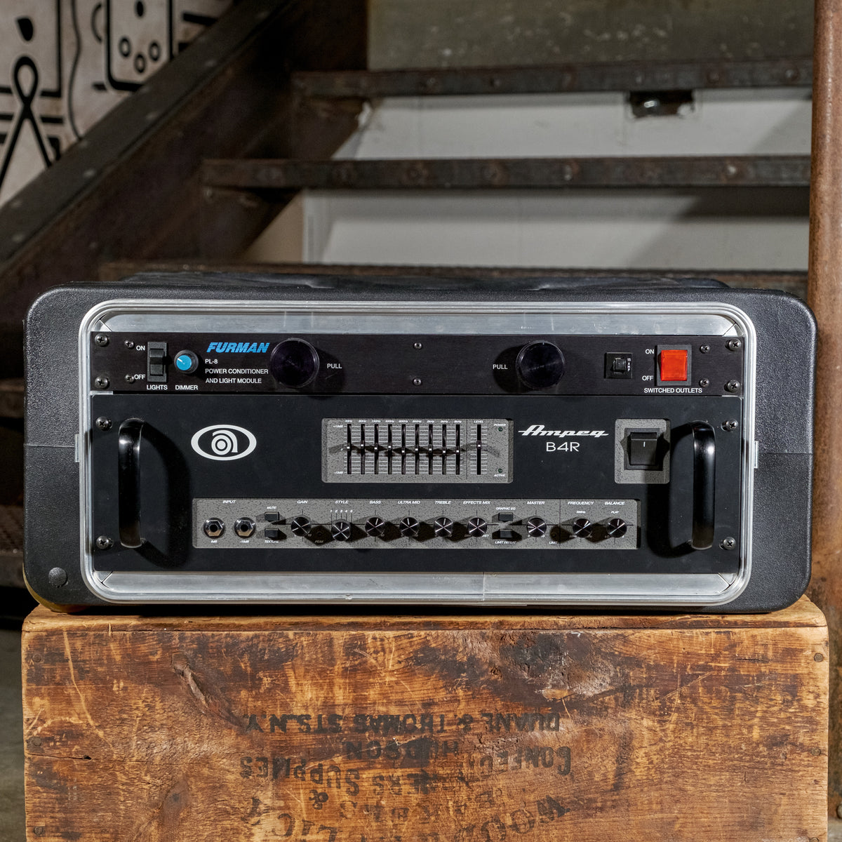 Ampeg B4R 1000W Rackmount Bass Head With Case - Used