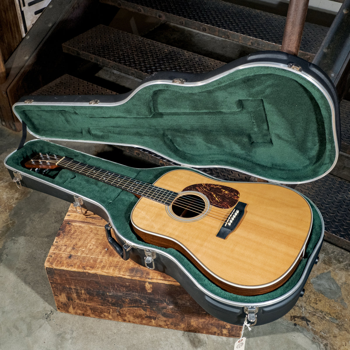 Martin 2006 HD-28 Natural With OHSC - Used