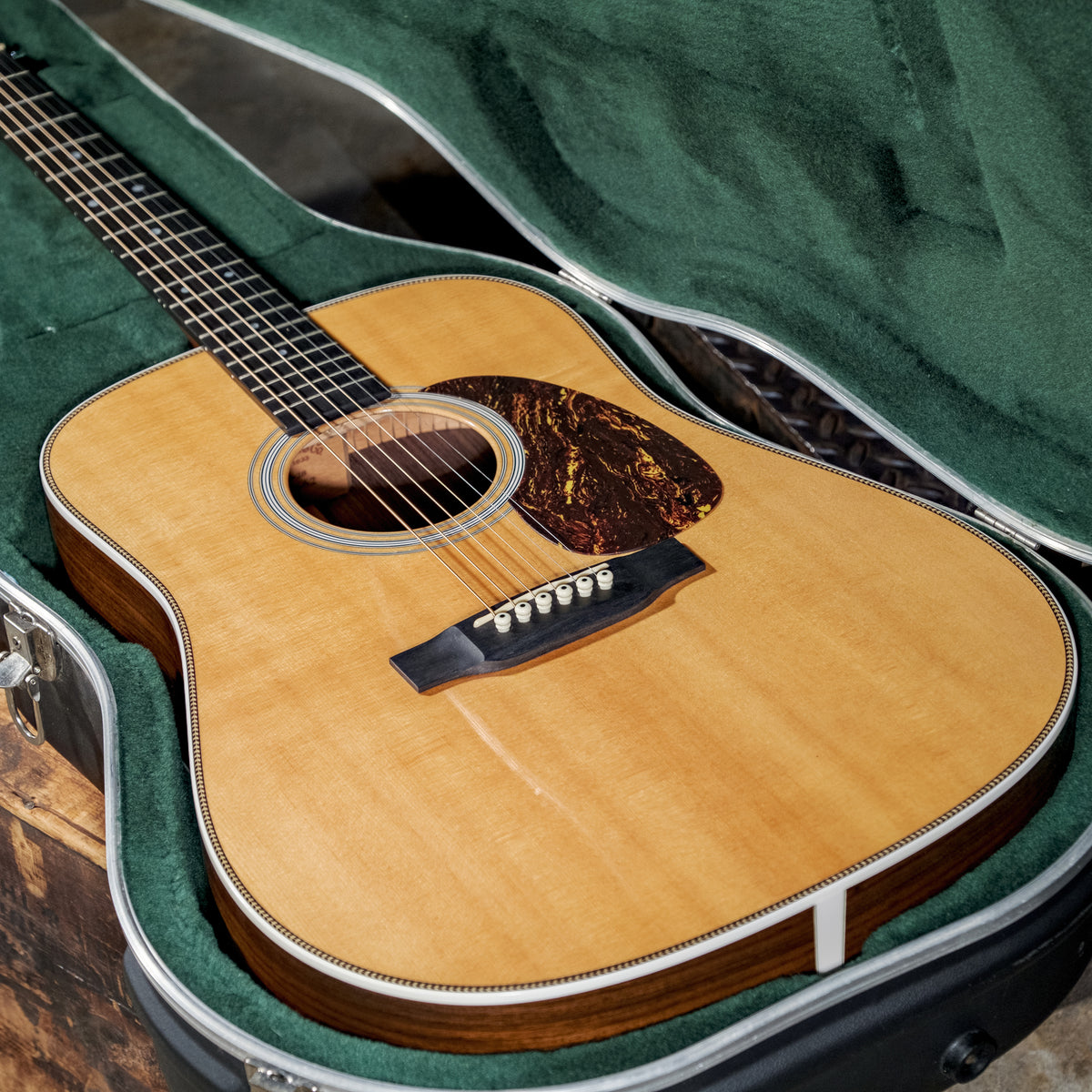 Martin 2006 HD-28 Natural With OHSC - Used