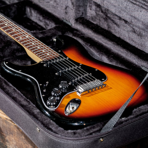 Fender 2000 American Standard Stratocaster Lefty, Sunburst With Gator